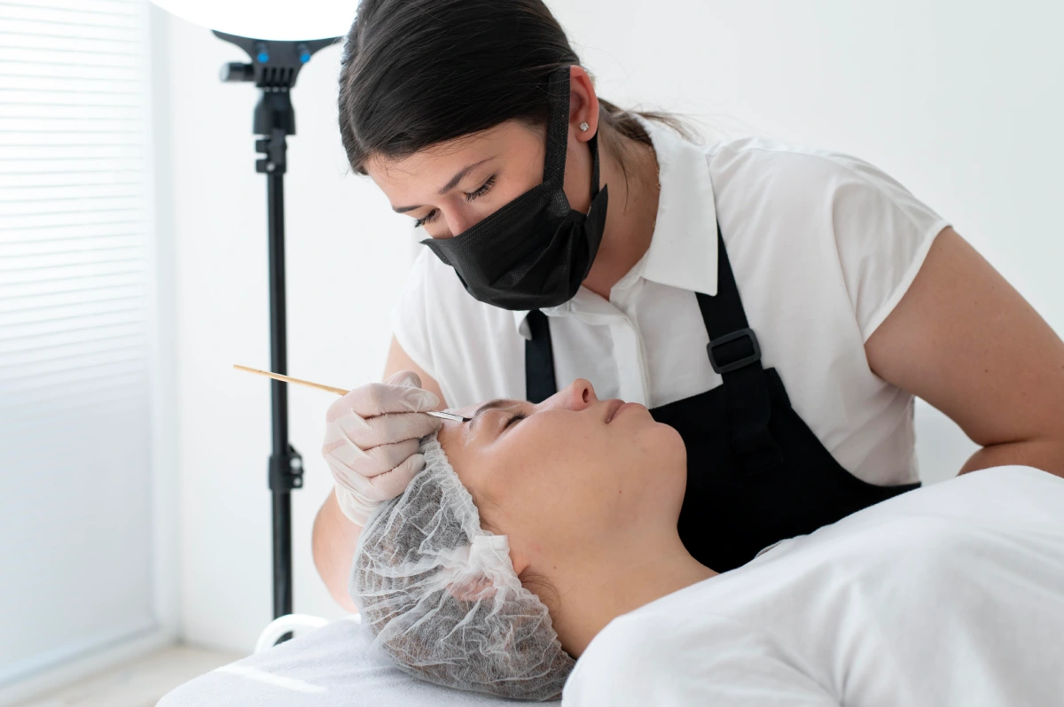 Cuidados del microblading: guía completa para lucir cejas perfectas